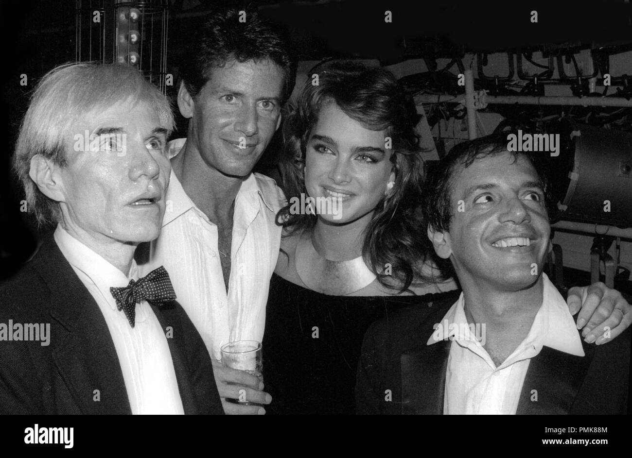 Andy Warhol, Calvin Klein, Brooke Shields und Steve Rubell in Studio 54 1981 Foto von Adam Schädel/PHOTOlink/MediaPunch Stockfoto