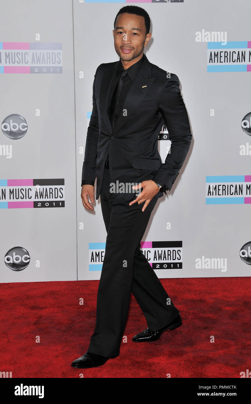 John Legend in der Ankunftshalle des American Music Awards 2011 im Nokia Theatre L.A. Leben in Los Angeles, CA. Die Veranstaltung fand am Sonntag, 21. November 2011 statt. Foto von PRPP/PictureLux Stockfoto