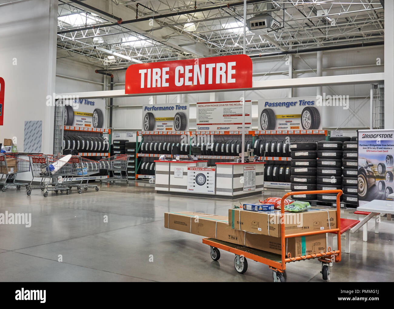 Toronto Kanada 15 August 2018 Costco Reifen Center Costco Ist Ein Amerikanisches Unternehmen Das Eine Kette Von Mitgliedschaft Arbeitet Nur Warehouse Clubs Stockfotografie Alamy