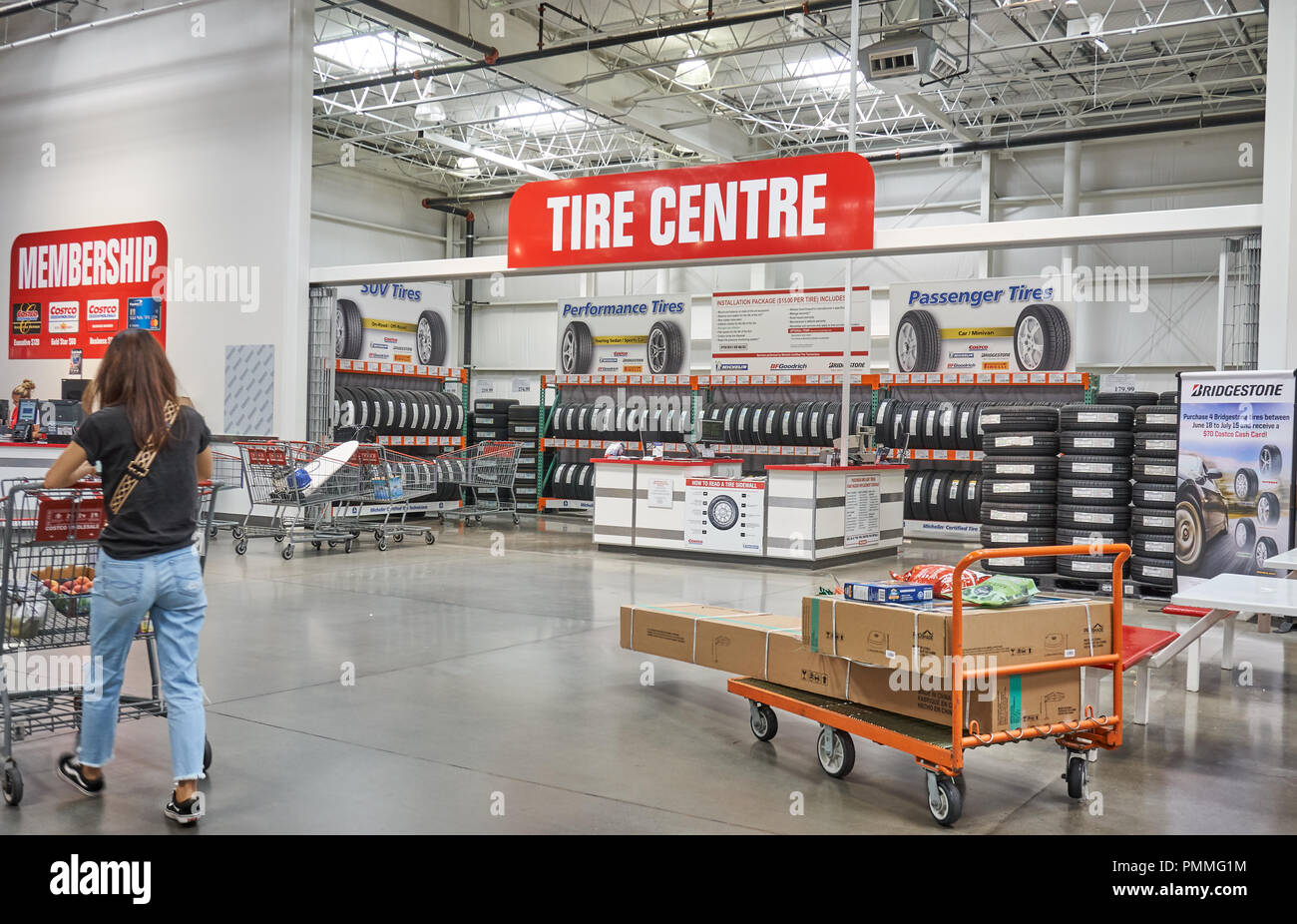 TORONTO, KANADA - 15 AUGUST 2018: Costco Reifen Center. Costco, ist ein amerikanisches Unternehmen, das eine Kette von Mitgliedschaft arbeitet - nur warehouse Clubs. Stockfoto