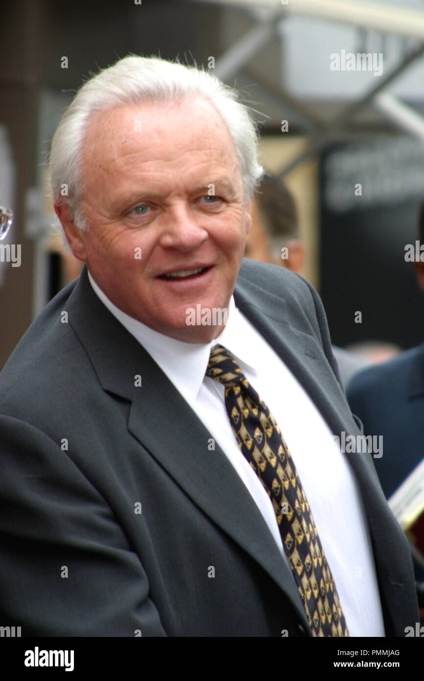 08/24/03 Anthony Hopkins geehrt mit einem Stern auf dem Hollywood Walk of Fame @ Hollywood Blvd., Hollywood Foto von kazumi Nakamoto/HollywoodNewsWire.net/ Picturelux Datei Referenz # 31120 001 HNW nur für redaktionelle Verwendung - Alle Rechte vorbehalten Stockfoto