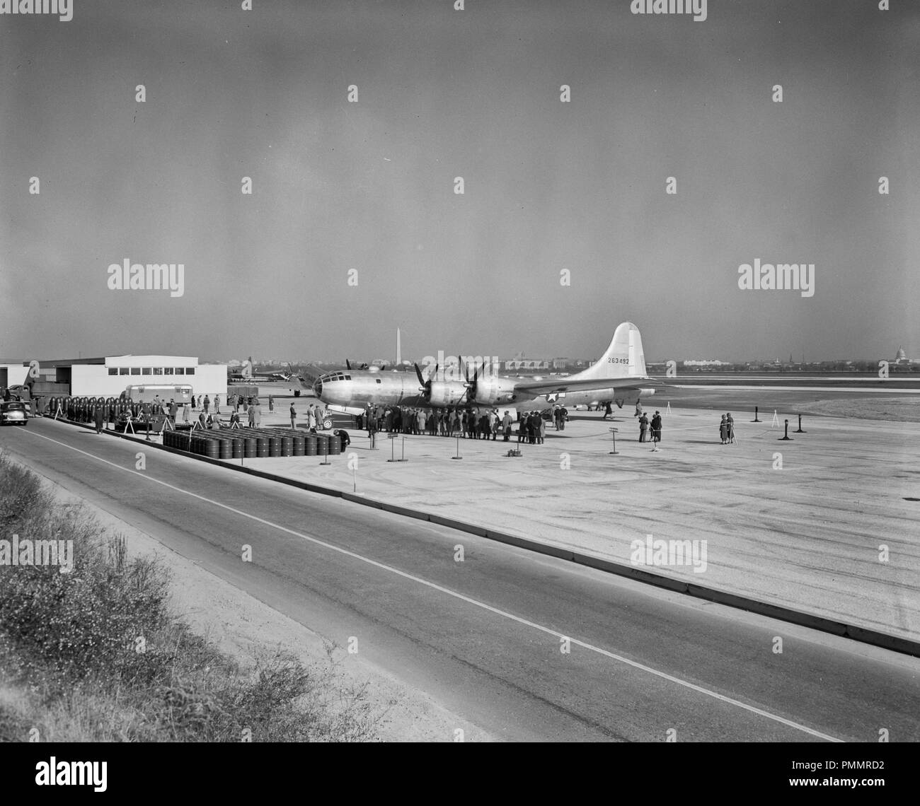 B-29 Superfortress erscheint zum ersten Mal der Öffentlichkeit am Washington National Airport, 1944 Stockfoto