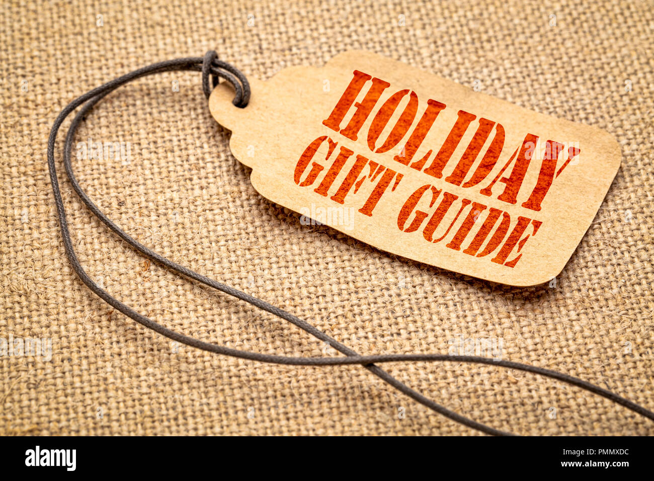 Holiday Gift Guide Zeichen - ein Papier Preis Variable mit einem Garn iagainst Leinwand Leinwand Stockfoto