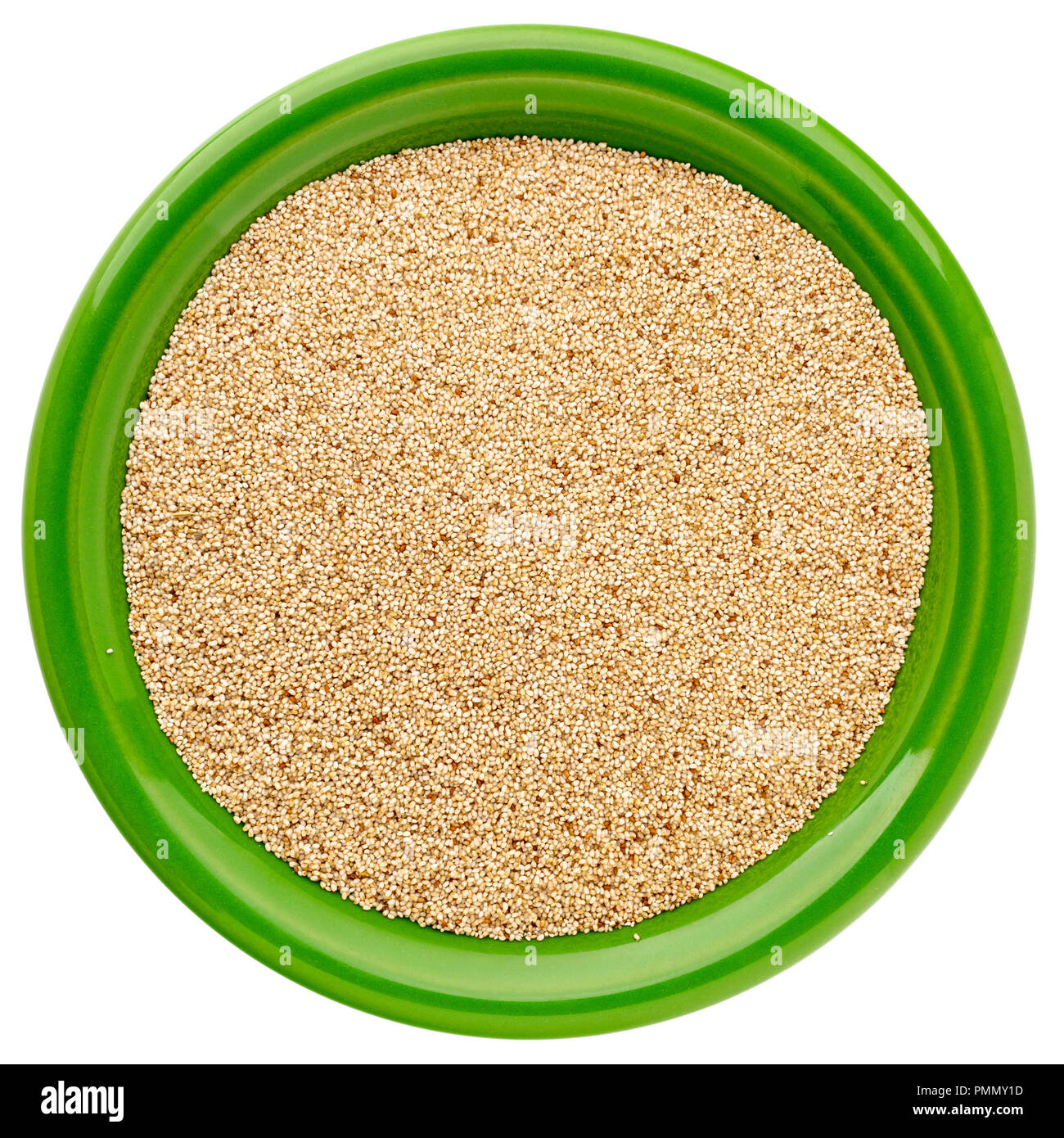 Glutenfreie Elfenbein teff Korn in eine runde Keramik Schüssel isoliert auf weißem Stockfoto