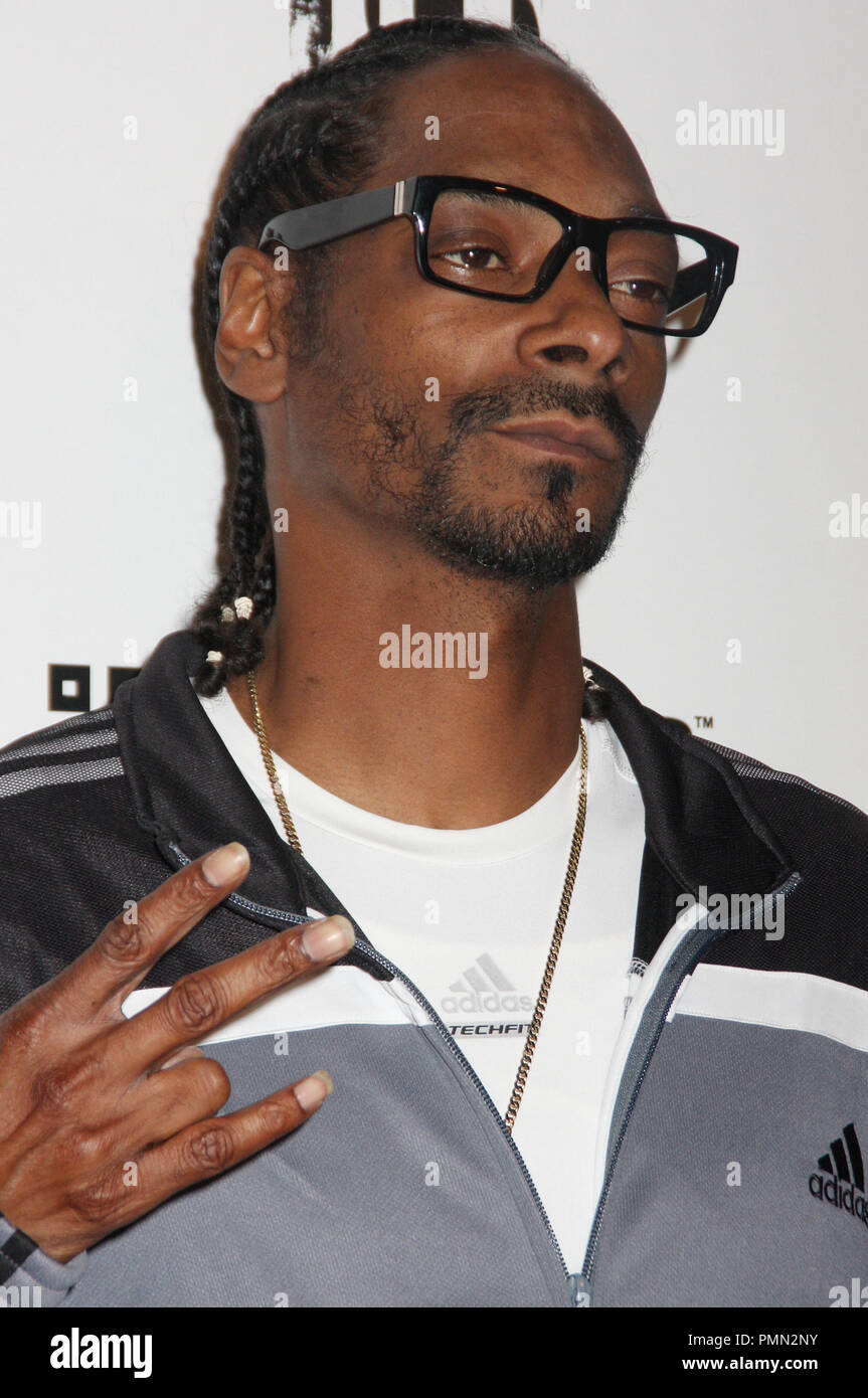 Snoop Dogg bei Bethesda Softworks Wut Videospiel Launch Party im Chinatown der historischen Plaza Gin Ling Lane in Los Angeles, CA am Freitag, 30. September 2011 statt. Foto: Pedro Ulayan Pacific Rim Fotopresse Stockfoto