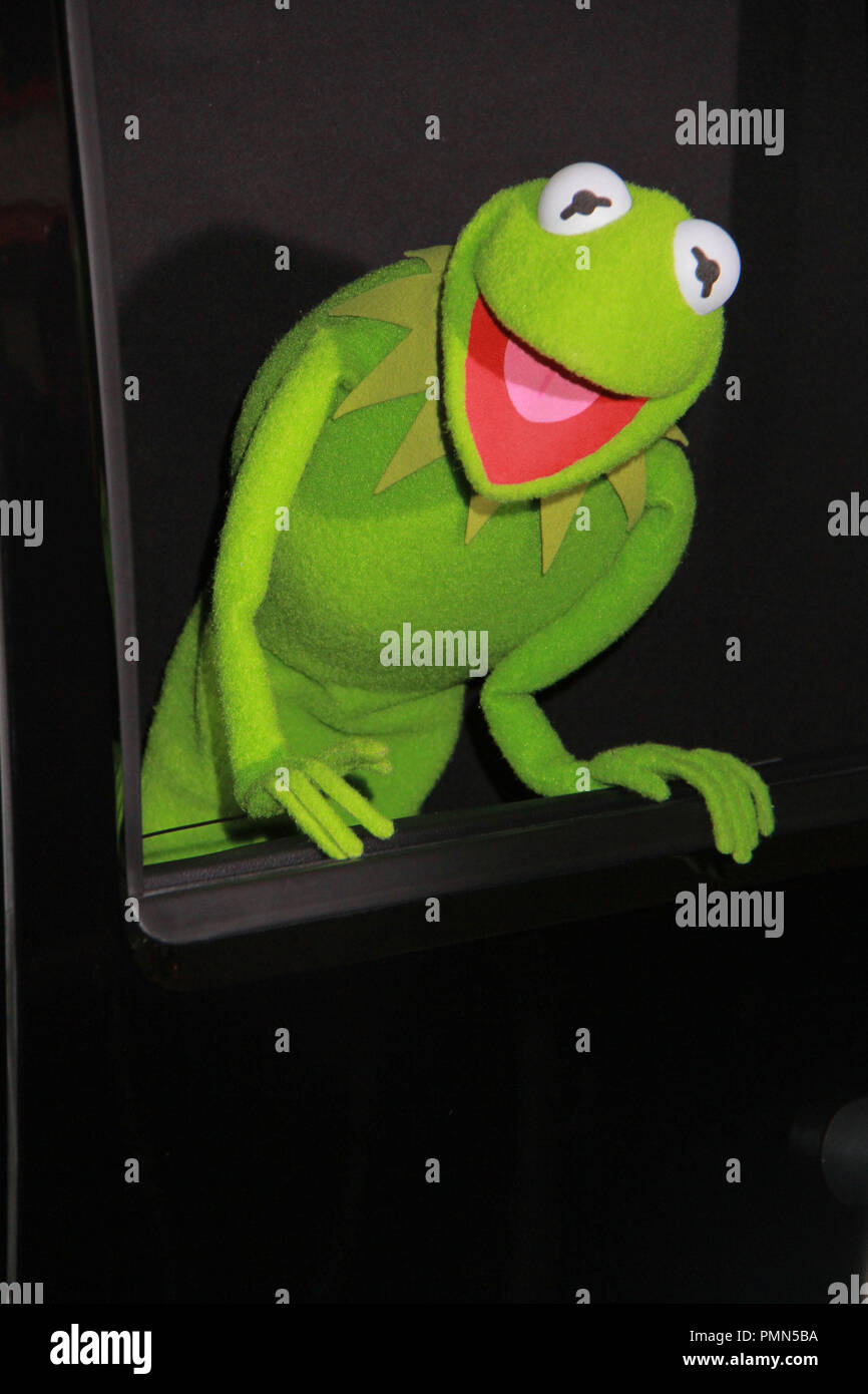 Kermit der Frosch 11/12/Premiere 2011 'Muppets' bei El Capitan Theatre in Hollywood, CA Foto von manae Nishiyama/HollywoodNewsWire.net/ PictureLux gehalten Stockfoto