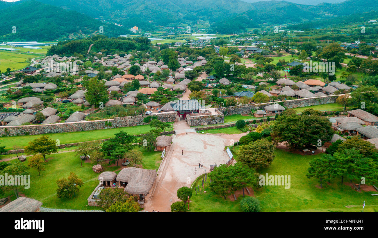 Luftbild des traditionellen koreanischen Folk Village in Suncheon city von Südkorea. Schöne Landschaft von Folk Village in Suncheon, Südkorea. Stockfoto