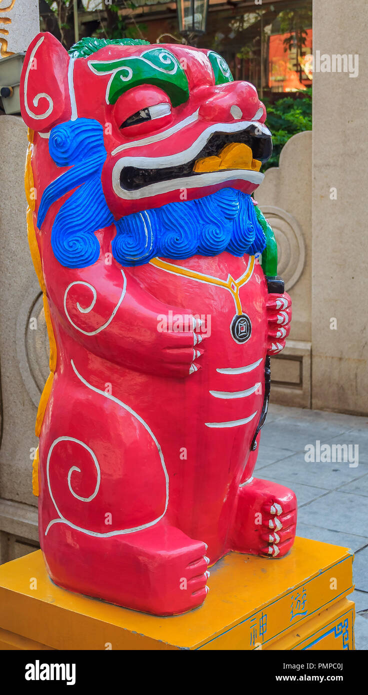 Rosa chinesischen Lion oder foo Dog, Pixiu Bixie, Dekorationen für die Mooncake Festival in Xiamen, China Stockfoto