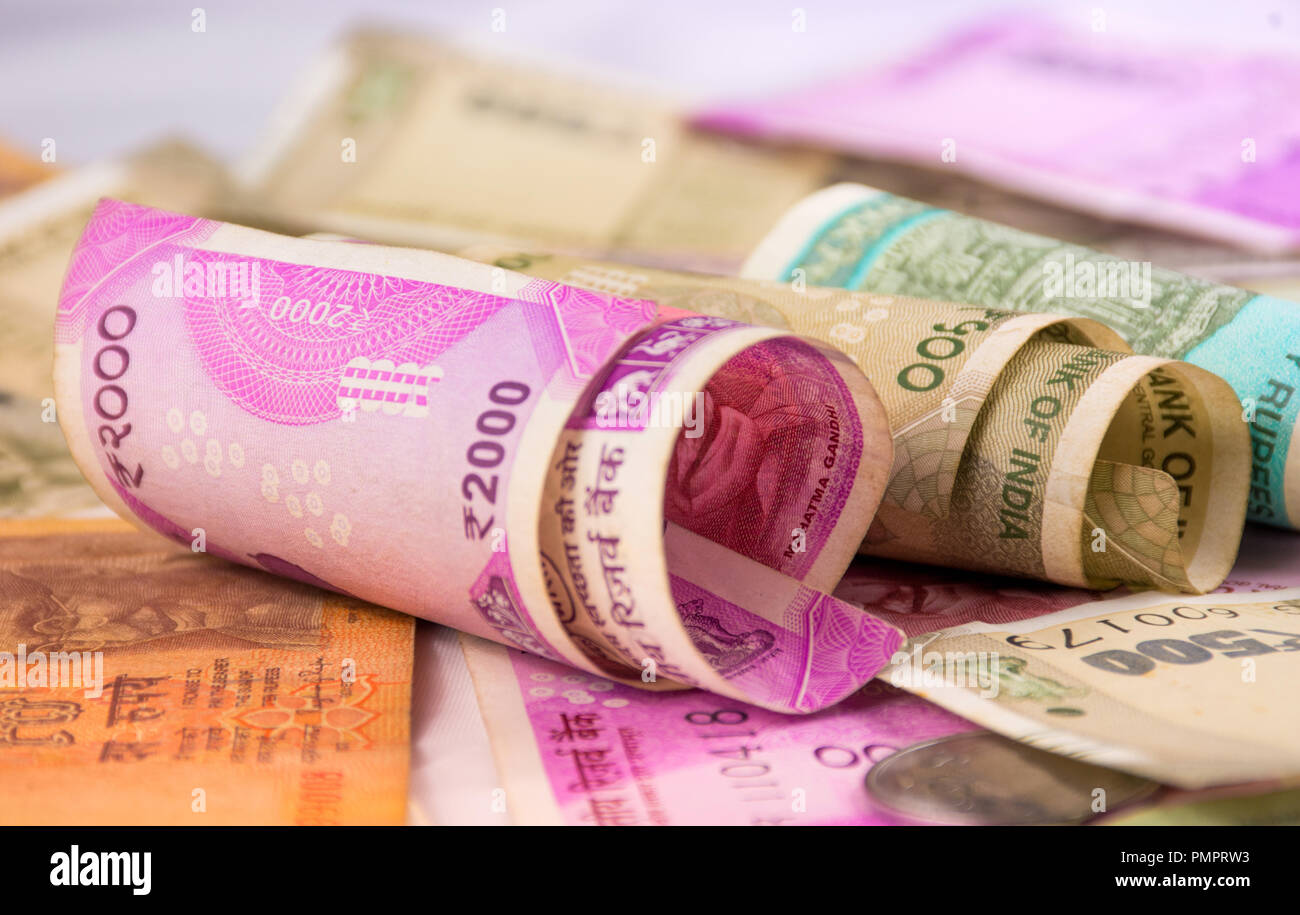 Indische Währung Hintergrund, Fünfhundert mit Münzen neue Währung Stockfoto