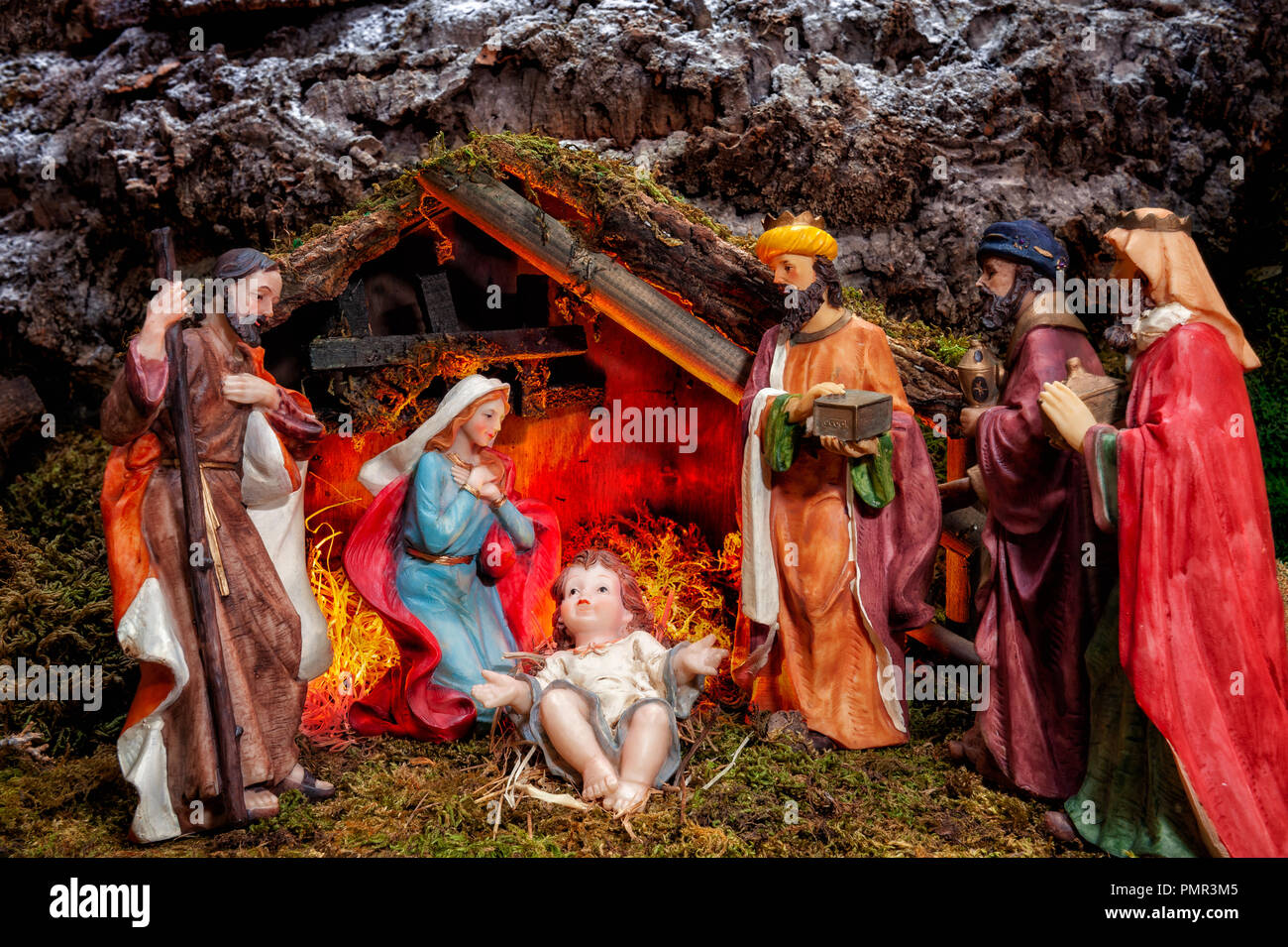 Nahaufnahme der Weihnachten Krippe. Hütte mit dem Jesuskind in der 