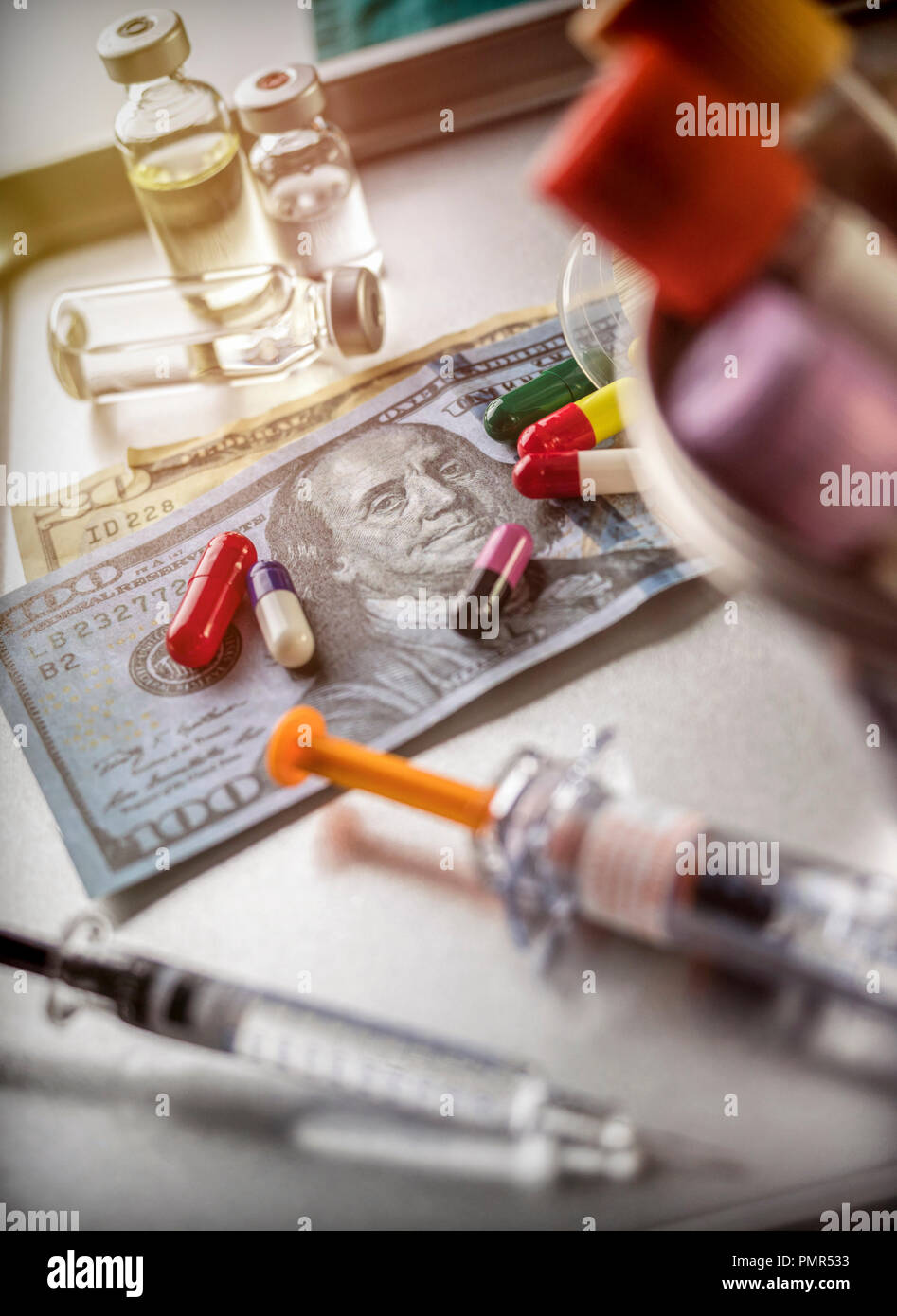 Verschiedene Arten von Medikamenten auf das amerikanische Ticket, Konzept der Sanitär- finanzierung Stockfoto