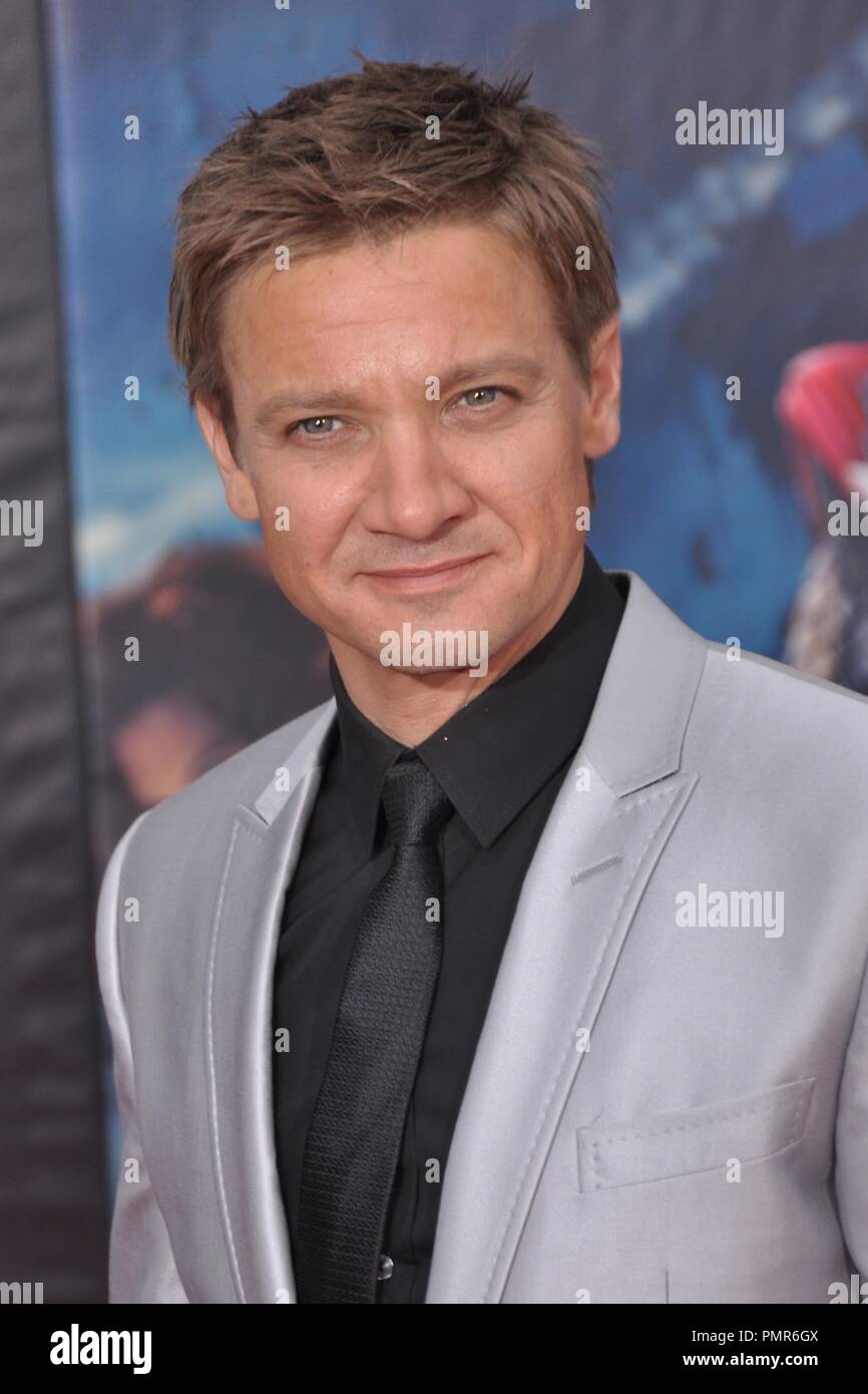 Jeremy Renner auf der 'Mpilgerzentren Die Rächer" Premiere. Ankünfte an ELCapitan Theater in Los Angeles, CA, 11. April 2012 statt. Foto von M.Adams/PictureLux Stockfoto