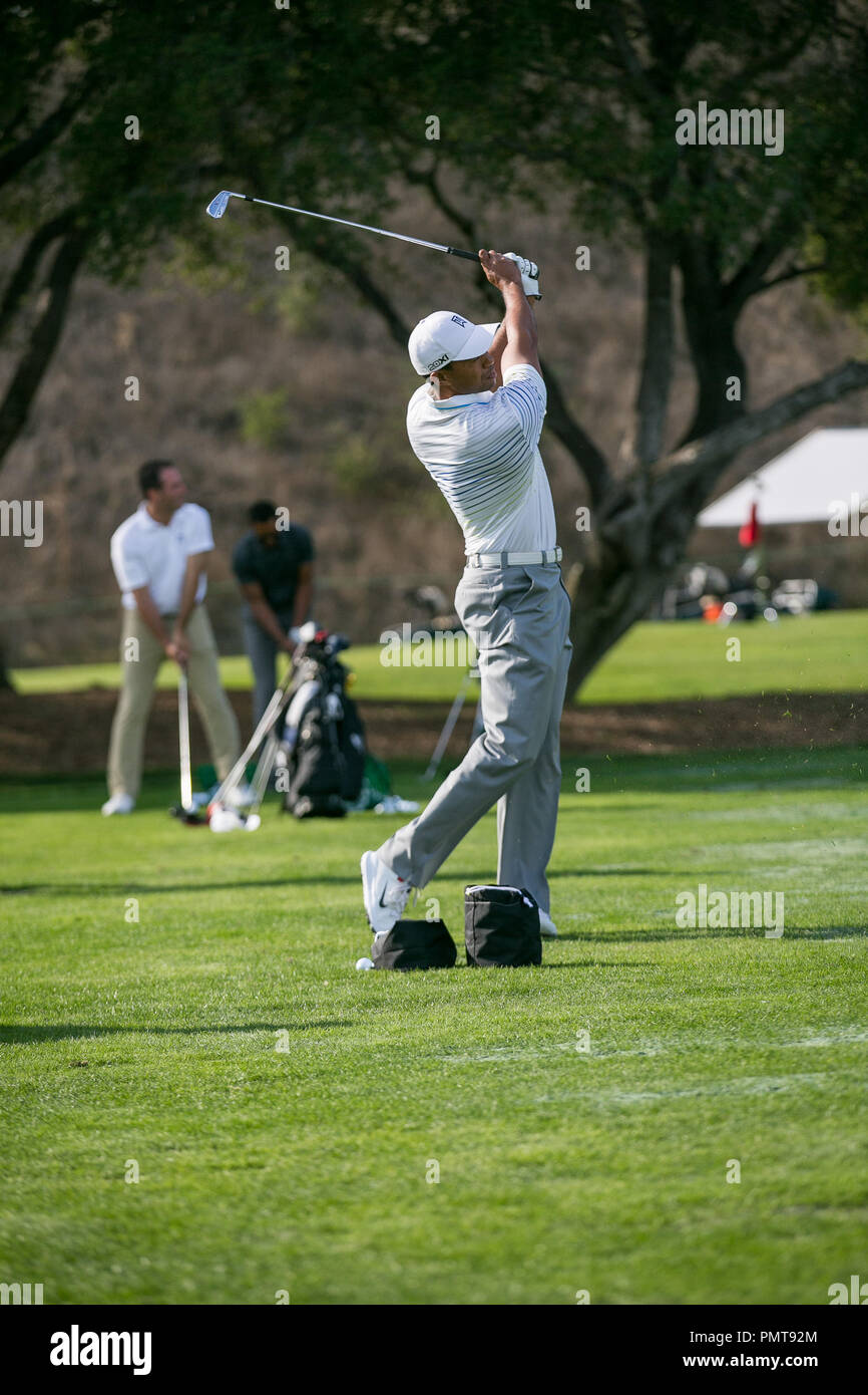 Tiger Woods wird in einiger Zeit auf der Driving Range und ein paar Löcher in der Vorbereitung zu diesem Wochenende 2012 World Challenge im Sherwood Country Club am 27. November 2012 in Thousand Oaks, Kalifornien (Foto von John Salangsang/PRPP/PictureLux) Stockfoto