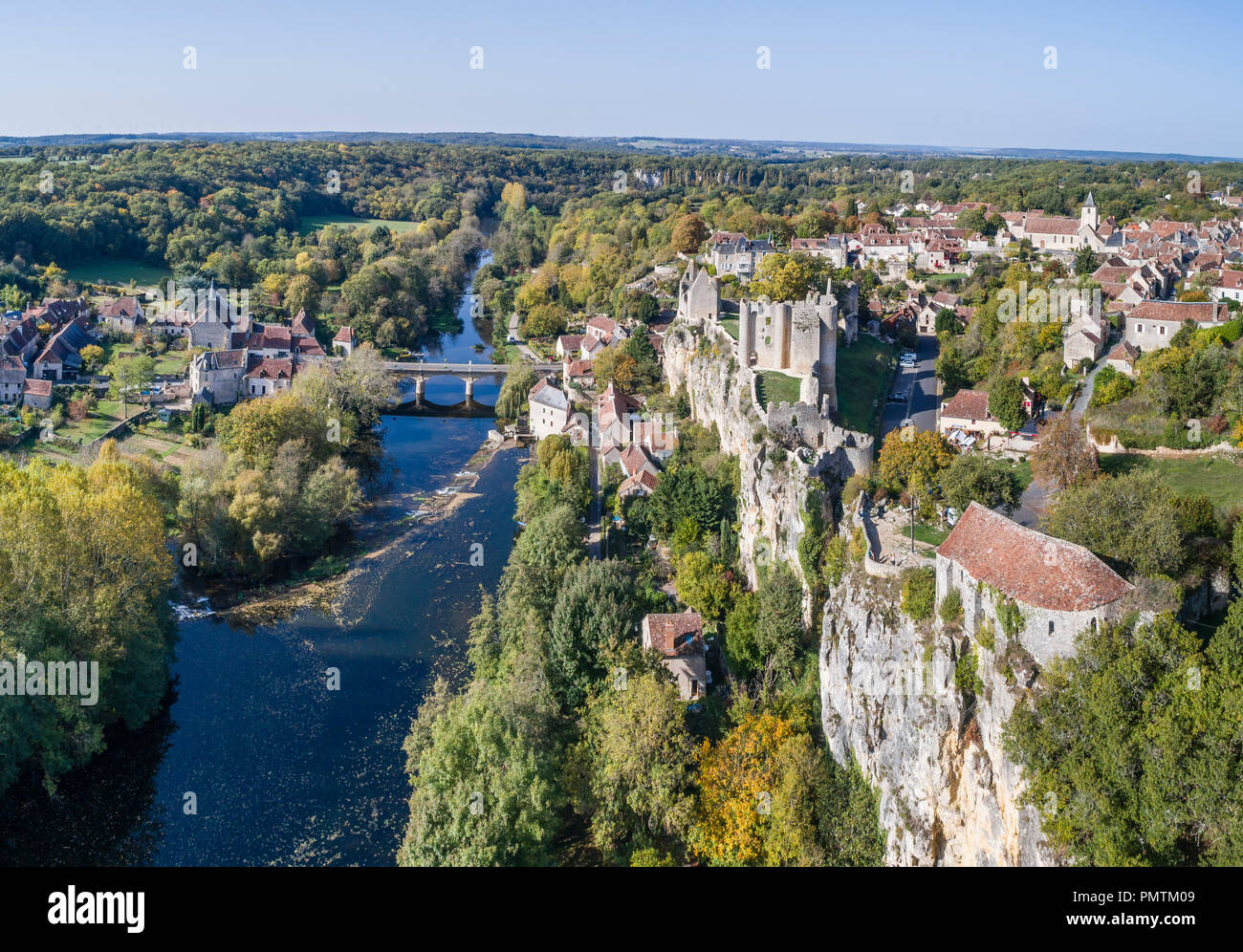 Frankreich, Vienne, Angles Sur L'anglin, beschriftet Les Plus beaux villages de France (Schönste Dörfer Frankreichs), Ruinen des Schlosses overlooki Stockfoto