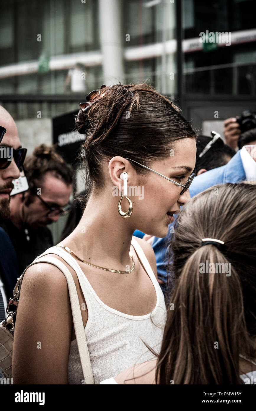 Mailand, Italien. 19 Sep, 2018. Gigi und Bella Hadid kommen in Alberta Ferretti Modenschau für die Mailänder Modewoche in Mailand, Italien. Credit: Marco Aprile/Alamy Live Credit: Marco Aprile/Alamy leben Nachrichten Stockfoto