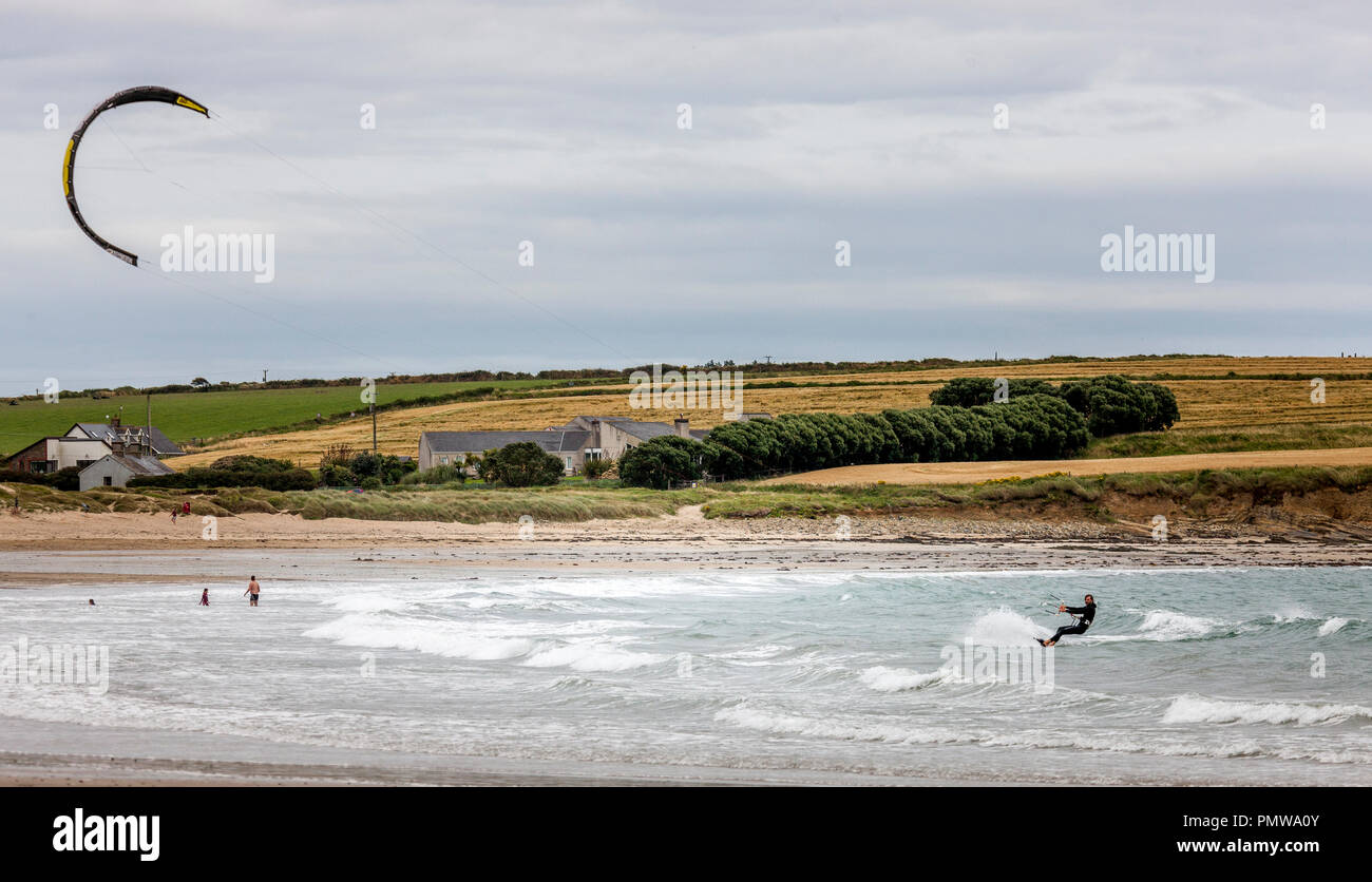 Garrettstown, Cork, Irland. 29. Juli, 2017. Windsurfer Fang den Wind bei Garrettstown strand Co.Cork, Irland. Stockfoto