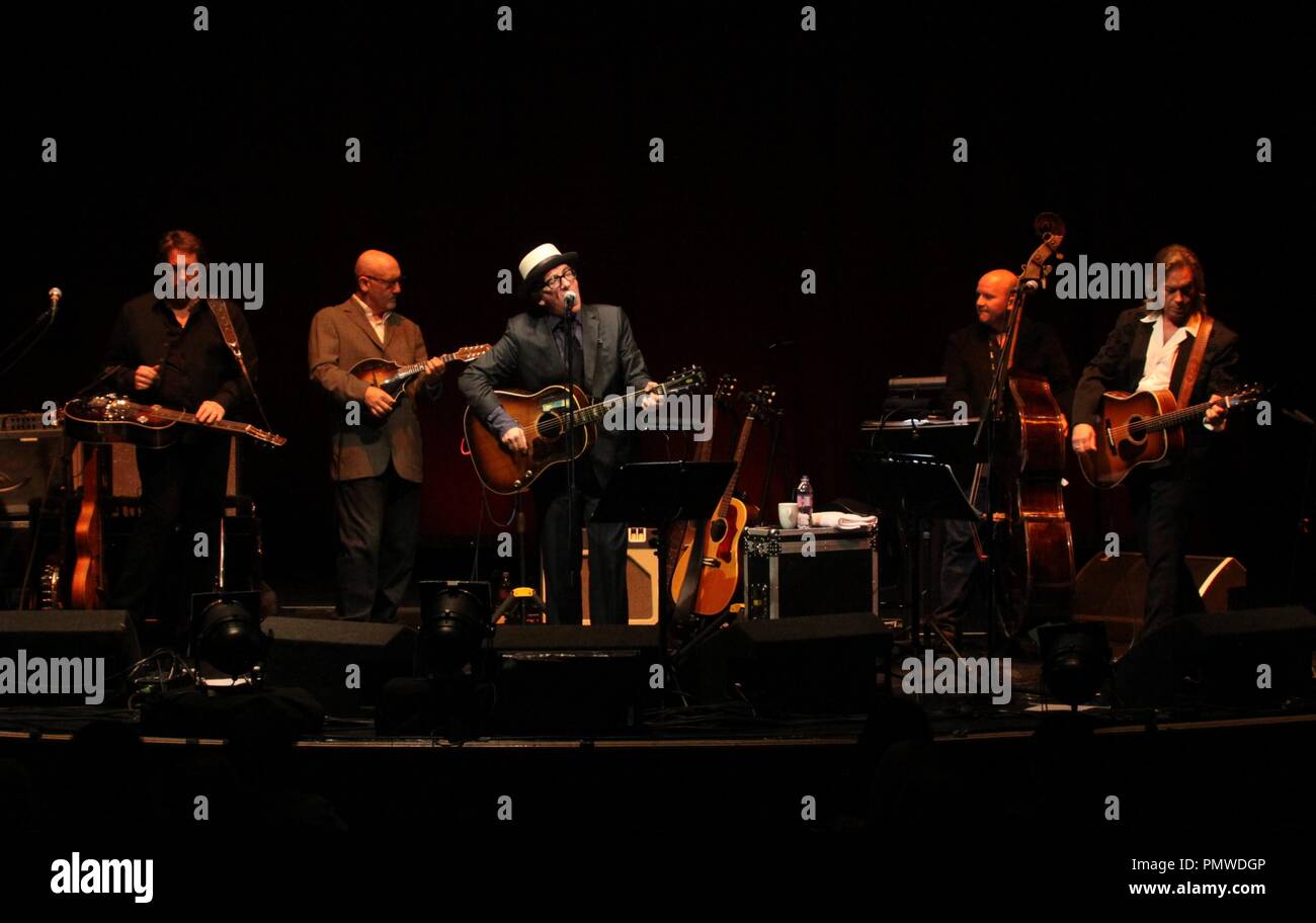 Liverpool, Großbritannien, Elvis Costello führt in Liverpool Philharmonic Hall Kredit Ian Fairbrother/Alamy Stockfotos Stockfoto