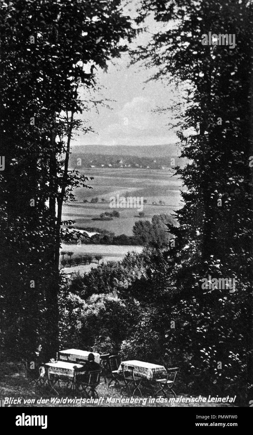 Blick von der Waldwirtschaft Marienberg in das malerische Leinetal. Stockfoto