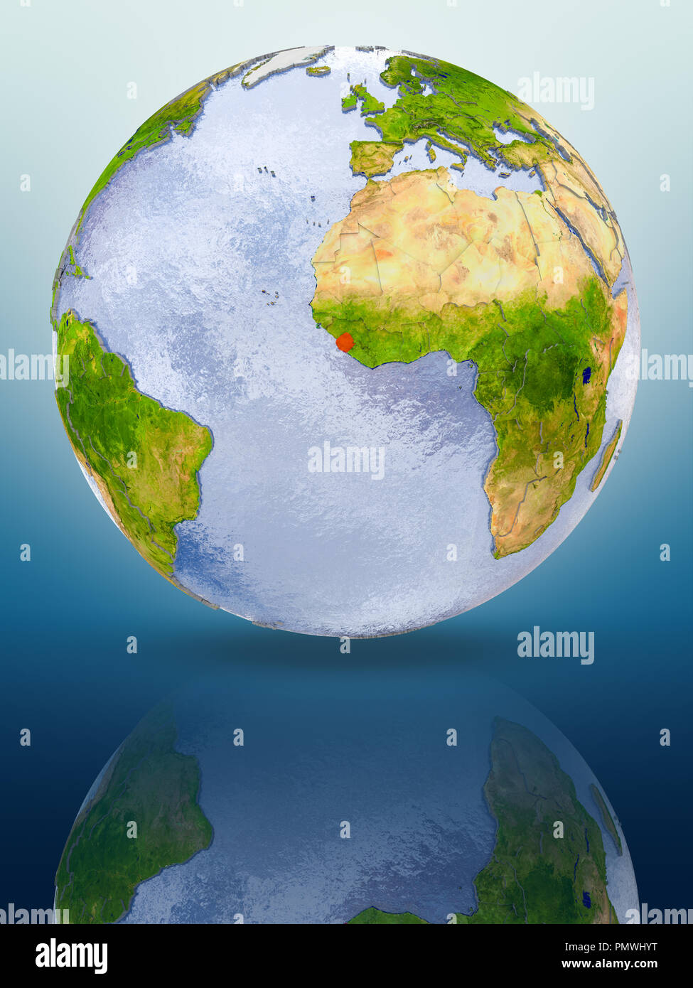 Sierra Leone in roter Farbe auf Weltkugel reflektieren auf glänzende Oberfläche. 3D-Darstellung. Stockfoto