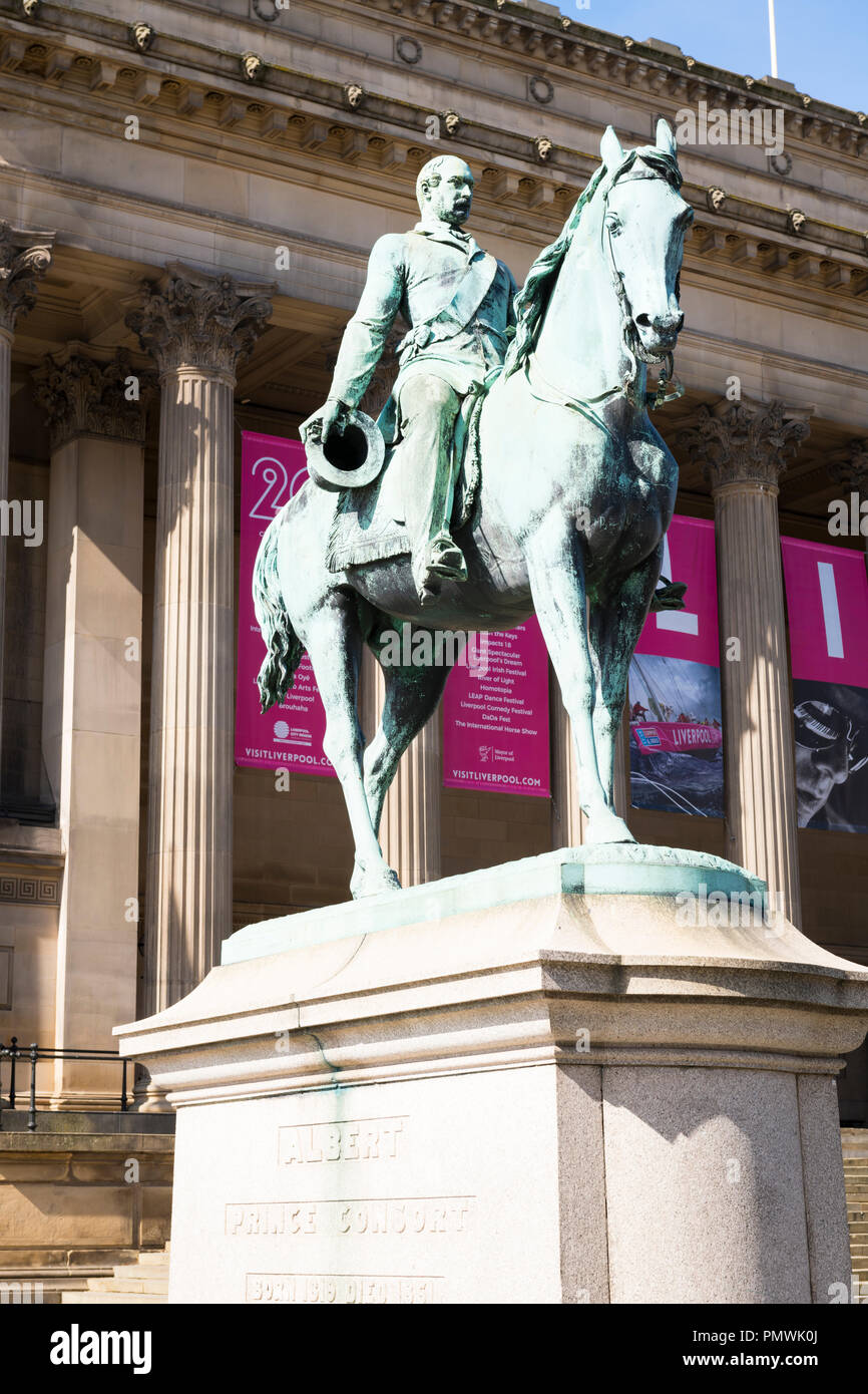 Liverpool Lime Street St Georges Hall Plateau Grad I neoklassischen Bronze Statue Skulptur Sockel 1854 Prinz Albert Consort Queen Victoria gebaut Stockfoto
