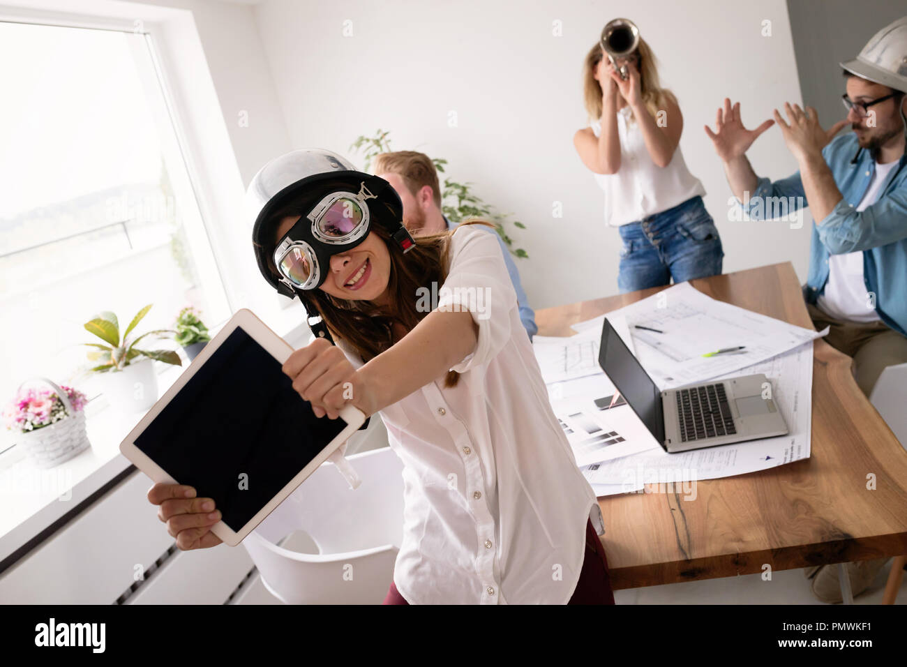 Gruppe junger Kollegen mit kreativen Start und Geschäftsideen Stockfoto