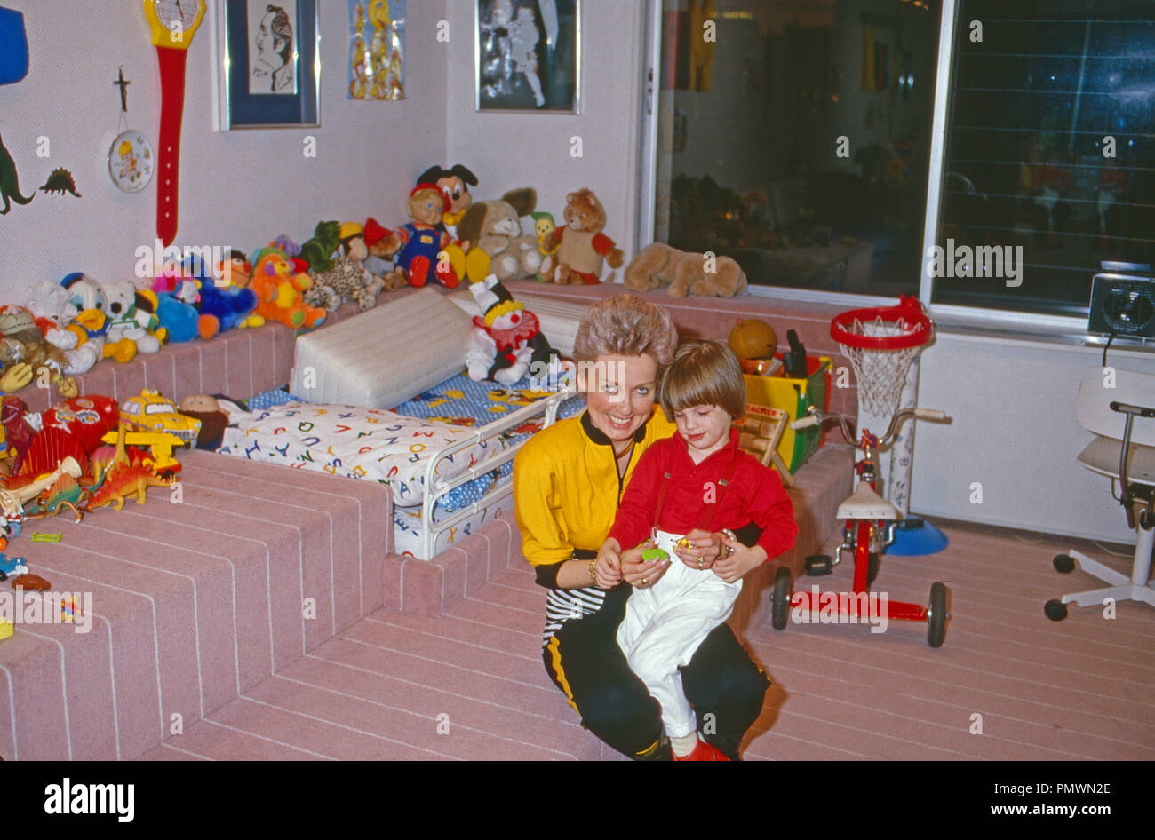 Erzherzogin Michaela von Habsburg mit Kindern in New York, USA 1987
