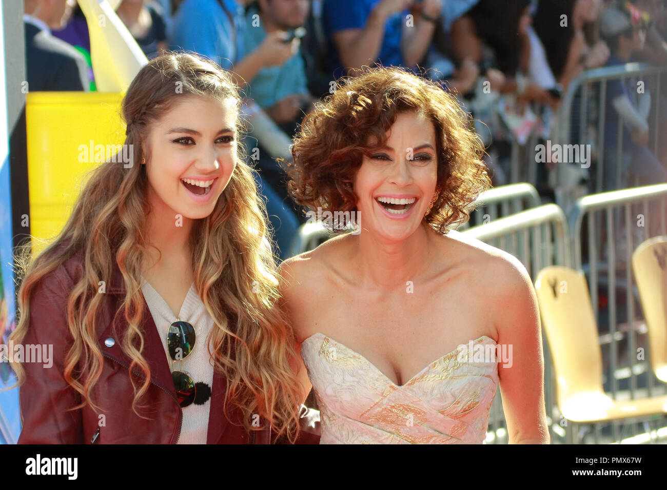 Teri Hatcher und Tochter Emerson Tenney bei der Weltpremiere von Disney's "Flugzeuge". Ankünfte am El Capitan Theatre in Hollywood, CA, 5. August 2013 statt. Foto von Joe Martinez/PictureLux Stockfoto