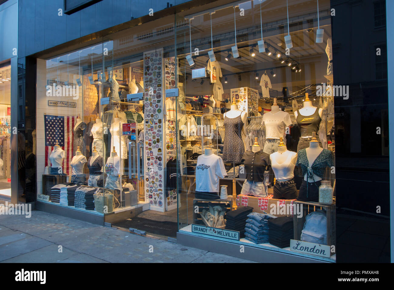 Brandy und Melville Kleidung Shop; Kings Road, Chelsea, London, England, UK  Stockfotografie - Alamy