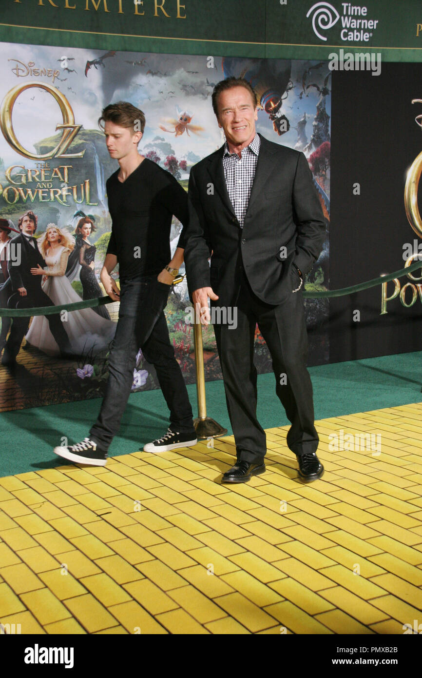 Arnold Schwarzenegger 01/24/2013'oz Das große und starke "Premiere im El Capitan Theatre in Hollywood, CA Foto von Izumi Hasegawa/HNW/PictureLux gehalten Stockfoto