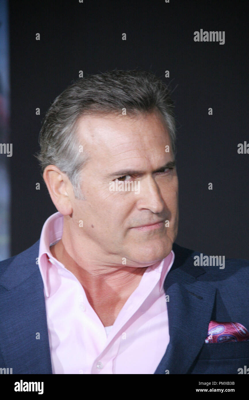 Bruce Campbell 01/24/2013'oz Das große und starke "Premiere im El Capitan Theatre in Hollywood, CA Foto von Izumi Hasegawa/HNW/PictureLux gehalten Stockfoto