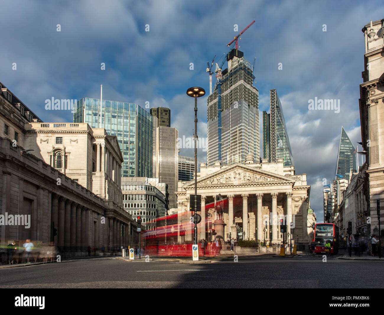 London, England, Großbritannien - 14 September, 2018: die Wolkenkratzer der Stadt London Financial District, darunter 22 Bishopsgate im Bau befindliche Cluster b Stockfoto