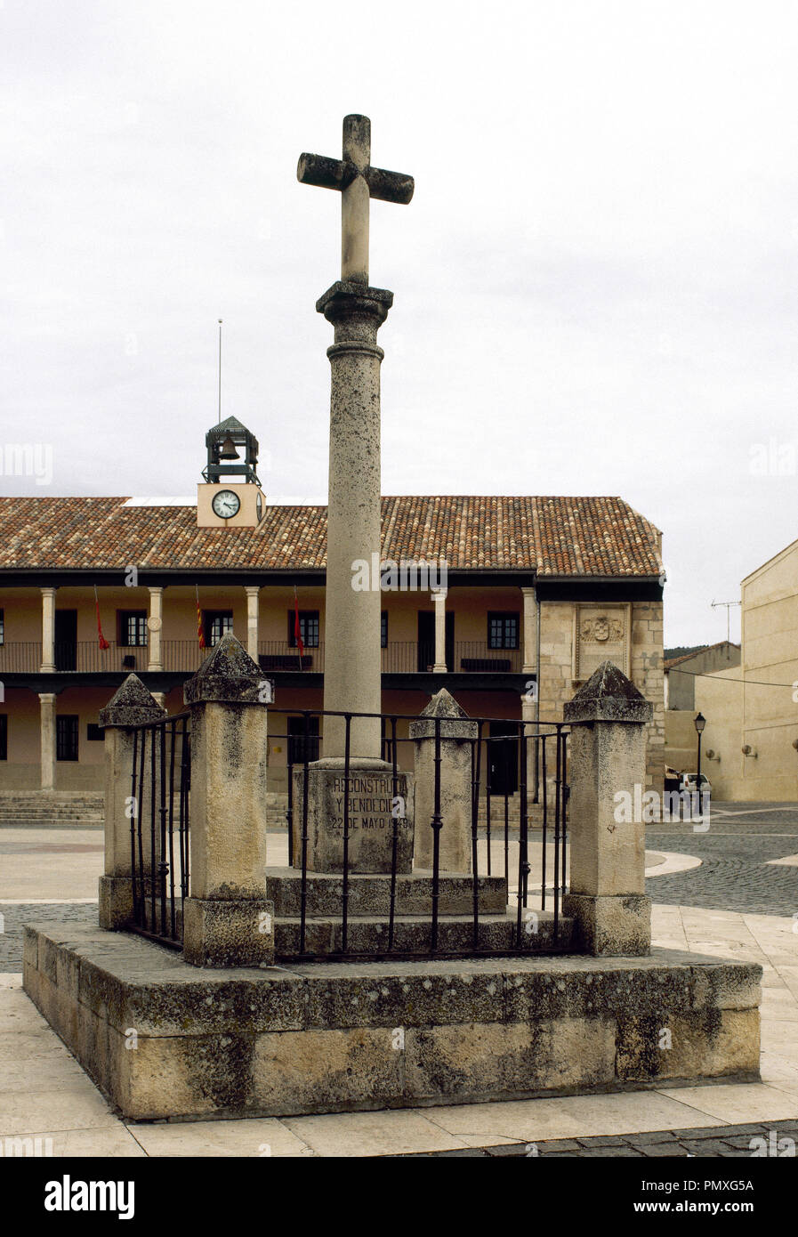 Francisco Jiménez de Cisneros (1436-1517). Spanische Kardinal, Großinquisitor und regentin von Spanien. Denkmal auf dem Hauptplatz von Torrelaguna entfernt. Provinz Madrid. Spanien. Stockfoto