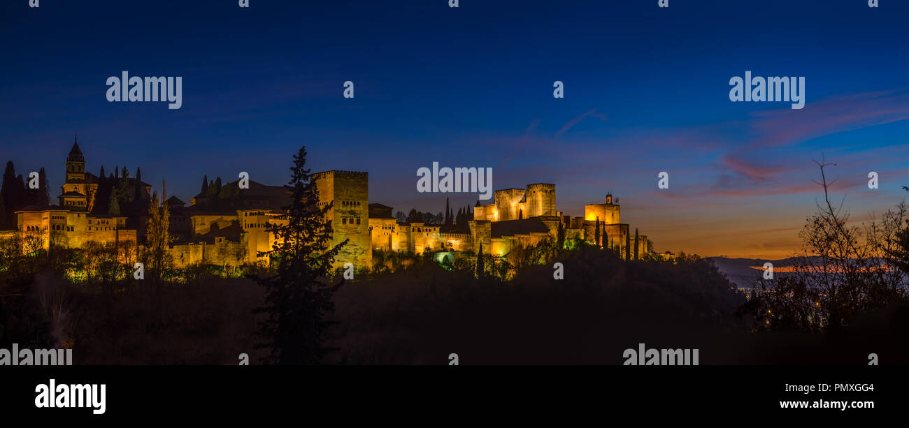 Panoramablick auf den Palast von Alhambra in Granada, Spanien Stockfoto