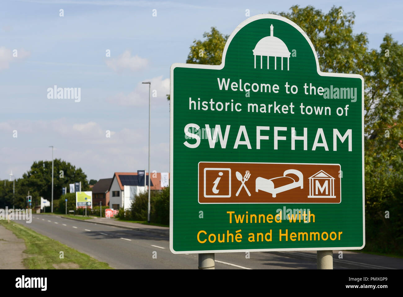 In Swaffham anmelden Brandon Road Norfolk UK Willkommen Stockfoto