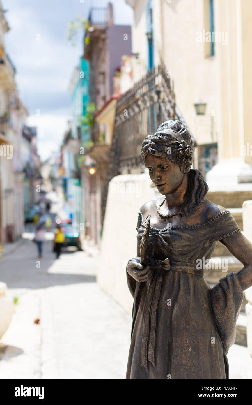 Statue vor der Iglesia del San Angel, Havanna, Kuba Stockfoto