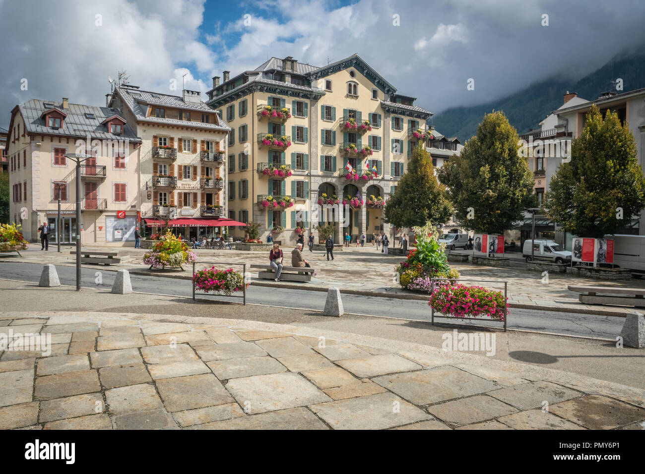 Chamonix-Mont-Blanc, besser bekannt als Chamonix [(früher geschrieben Chamounix), ist eine Gemeinde im französischen Département Haute-Savoie unter dem Mont Blanc. Stockfoto