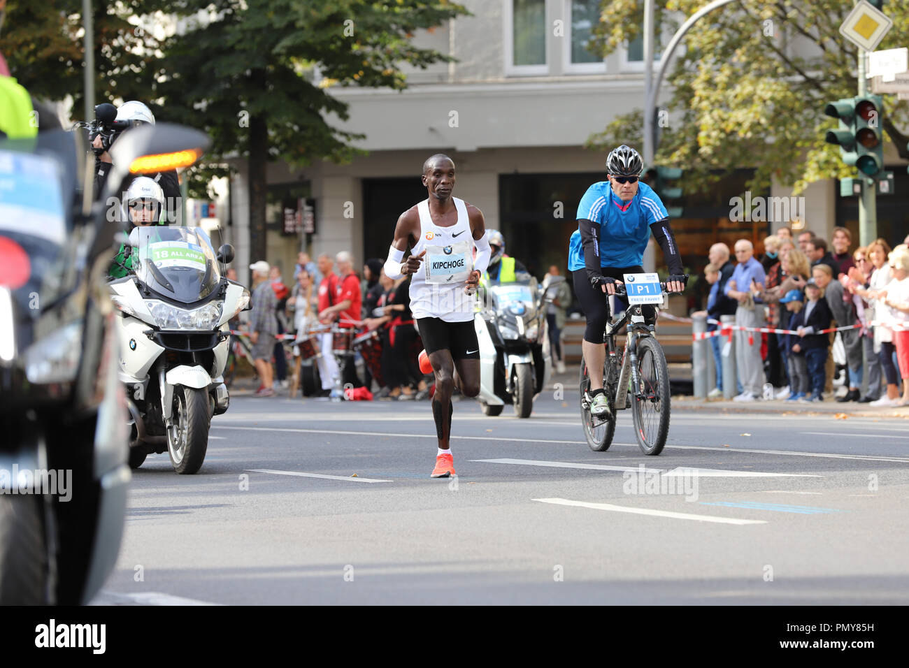 Berlin Deutschland/Berlin, 16. September 2018 Eliud Kipchoge als der schnellste Mann während der Berlin Marathon 2018 Auf dem Weg zu einer neuen Welt. Stockfoto