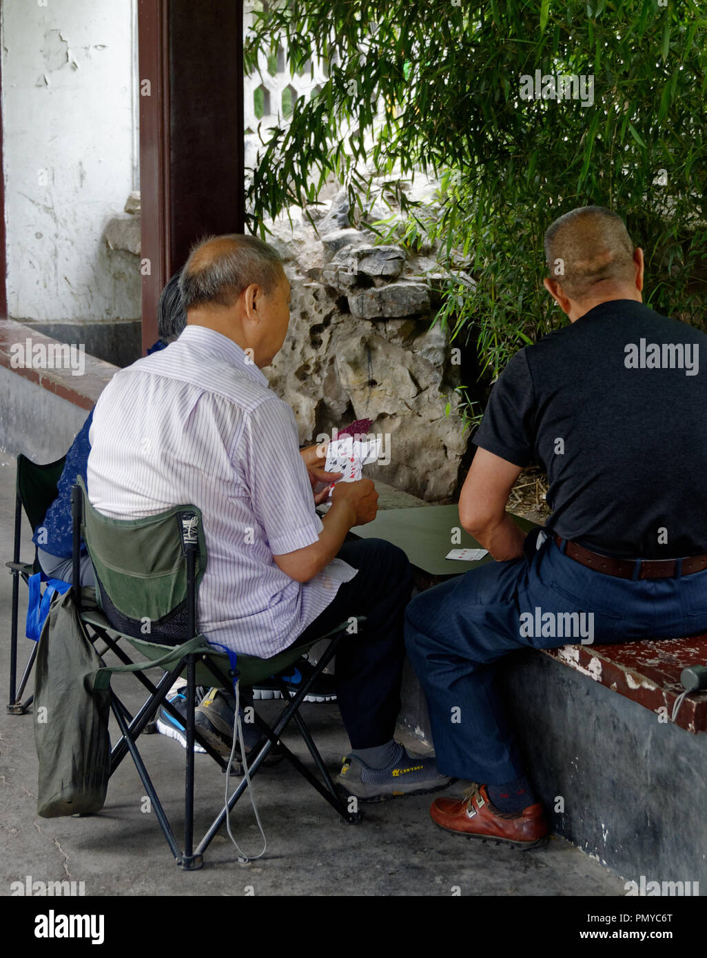 Reife Männer Kartenspiele, Tuanjiehu Park, Peking, China Stockfoto