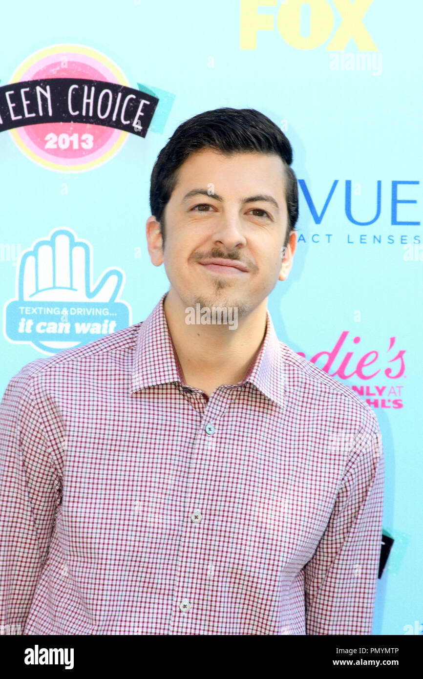 Christopher Mintz-Plasse im 2013 Teen Choice Awards teal Teppich Ankünfte. Ankunft am Gibson Amphitheater in Universal City, CA, 11. August 2013 statt. Foto: R.Anthony/PictureLux Datei Referenz # 32084 058 RAC nur für redaktionelle Verwendung - Alle Rechte vorbehalten Stockfoto