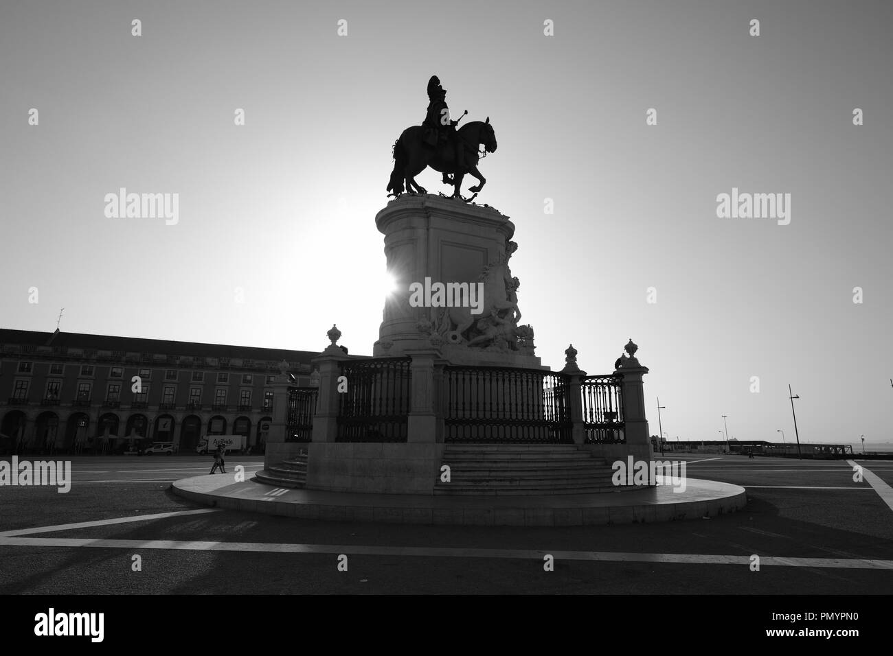 König Jose 1 in Praca do Commercio Lissabon zentrale Platz mit der Rua Augusta Arch Stockfoto