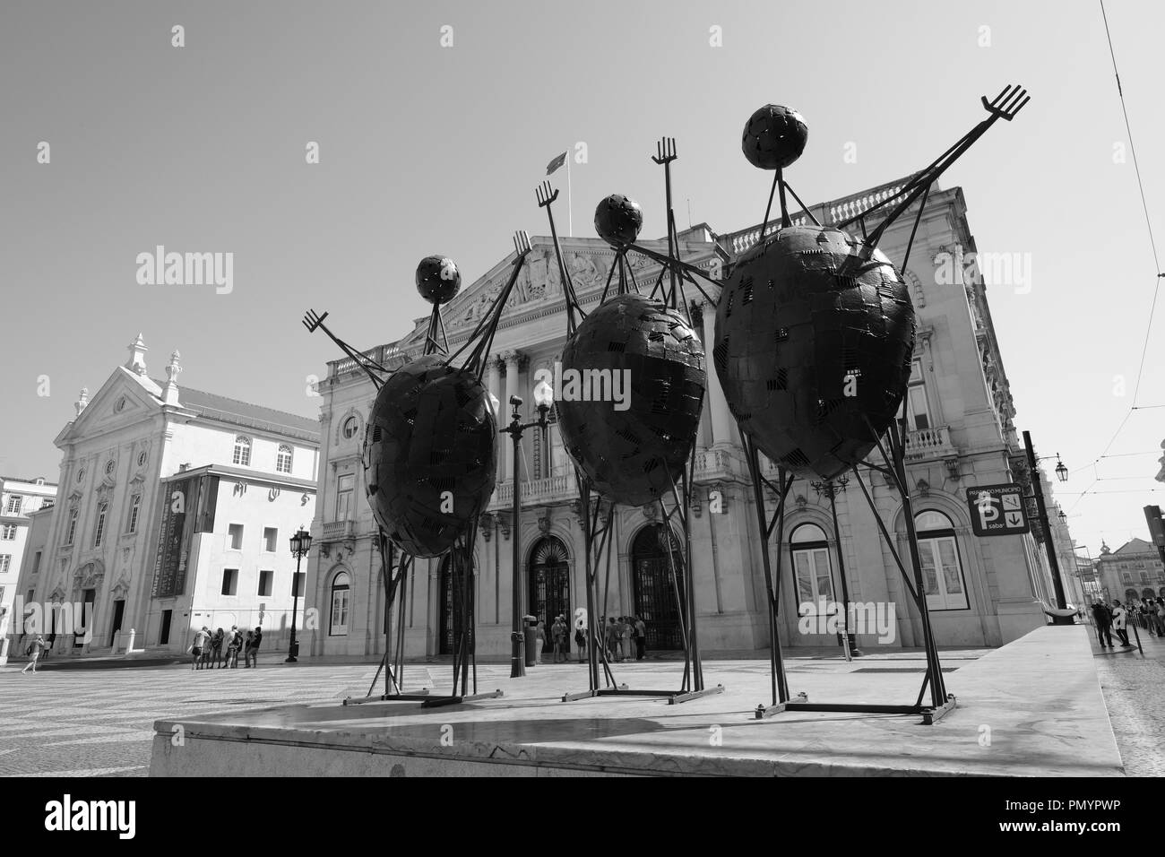 Red menschlichen geformte Skulpturen und Figuren Gemeinde Lissabon Portugal Stockfoto
