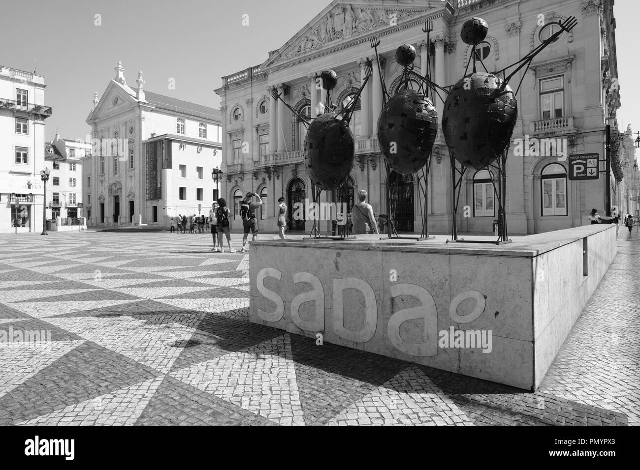 Red menschlichen geformte Skulpturen und Figuren Gemeinde Lissabon Portugal Stockfoto