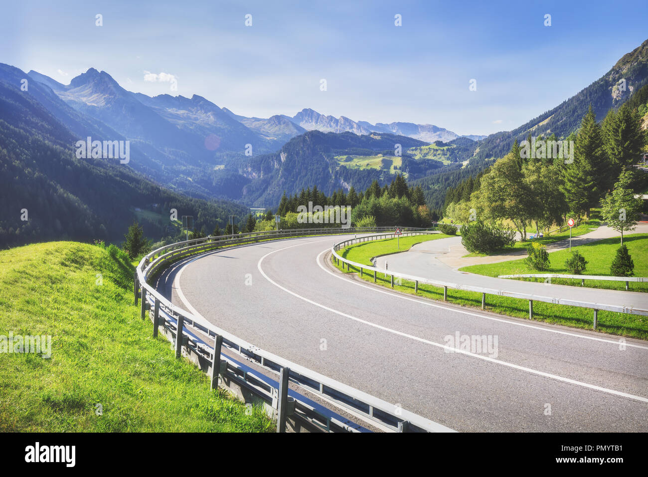 Reisen zu den schönen Alpen im Sommer Stockfoto