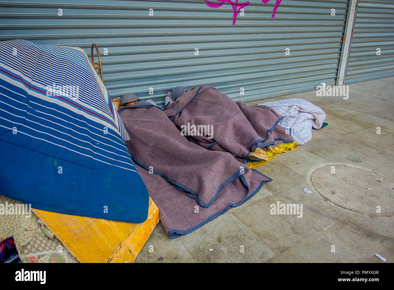 VINA DEL MAR, CHILE - September, 15, 2018: Obdachlose leben und schlafen auf dem Bürgersteig in Vina del Mar, Chile Stockfoto