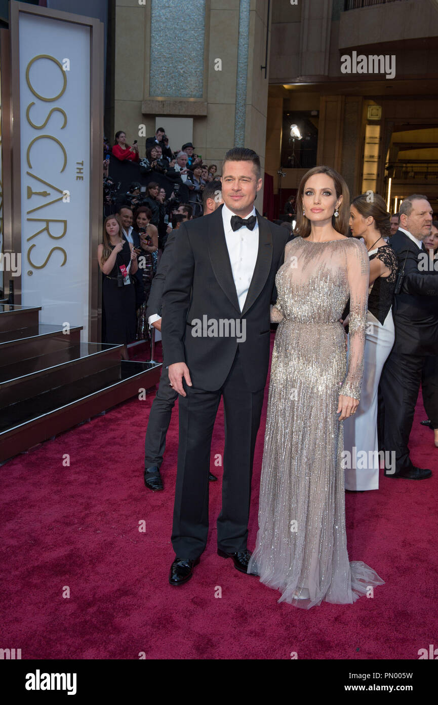 Brad Pitt und Angelina Jolie kommen für die Live ABC Telecast der 86 Oscars® auf der Dolby® Theater am 2. März 2014 in Hollywood, CA. Datei Referenz # 32268_805 Nur für den redaktionellen Gebrauch - Alle Rechte vorbehalten Stockfoto