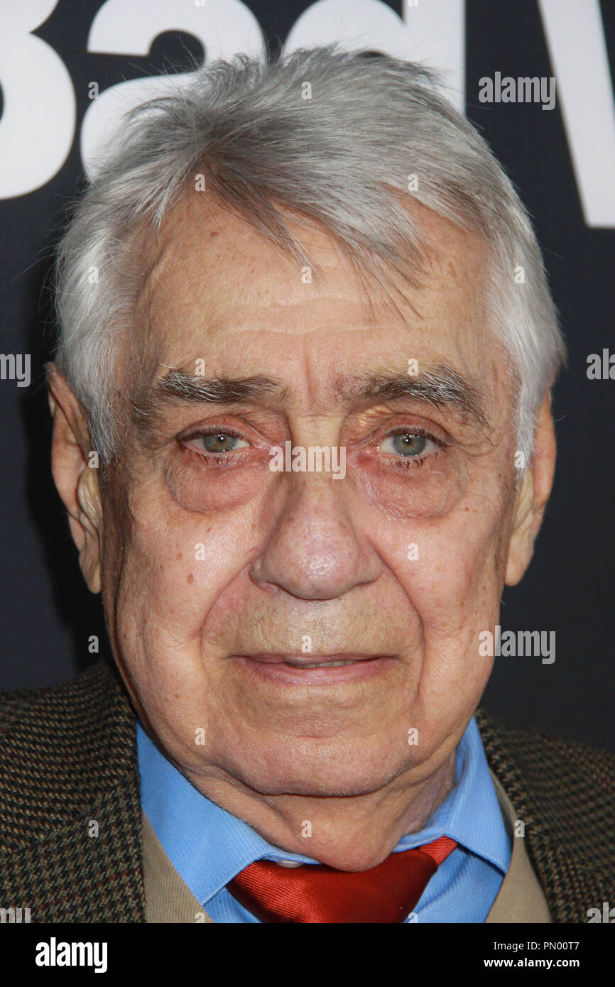 Philip Baker Hall 03/05/2014 "schlechte Wörter" Premiere gehalten am Arclight Hollywood Cinerama Dome in Los Angeles, CA Foto von kazuki Hirata/HNW/PictureLux Stockfoto