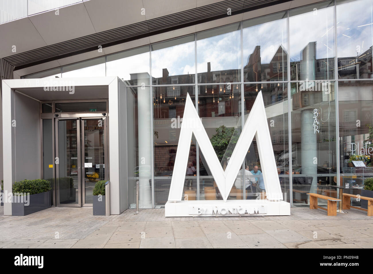Die M durch Montcalm Shoreditch Tech City dieses moderne, 18-stöckige Hotel im Zentrum von London, England, Großbritannien Stockfoto