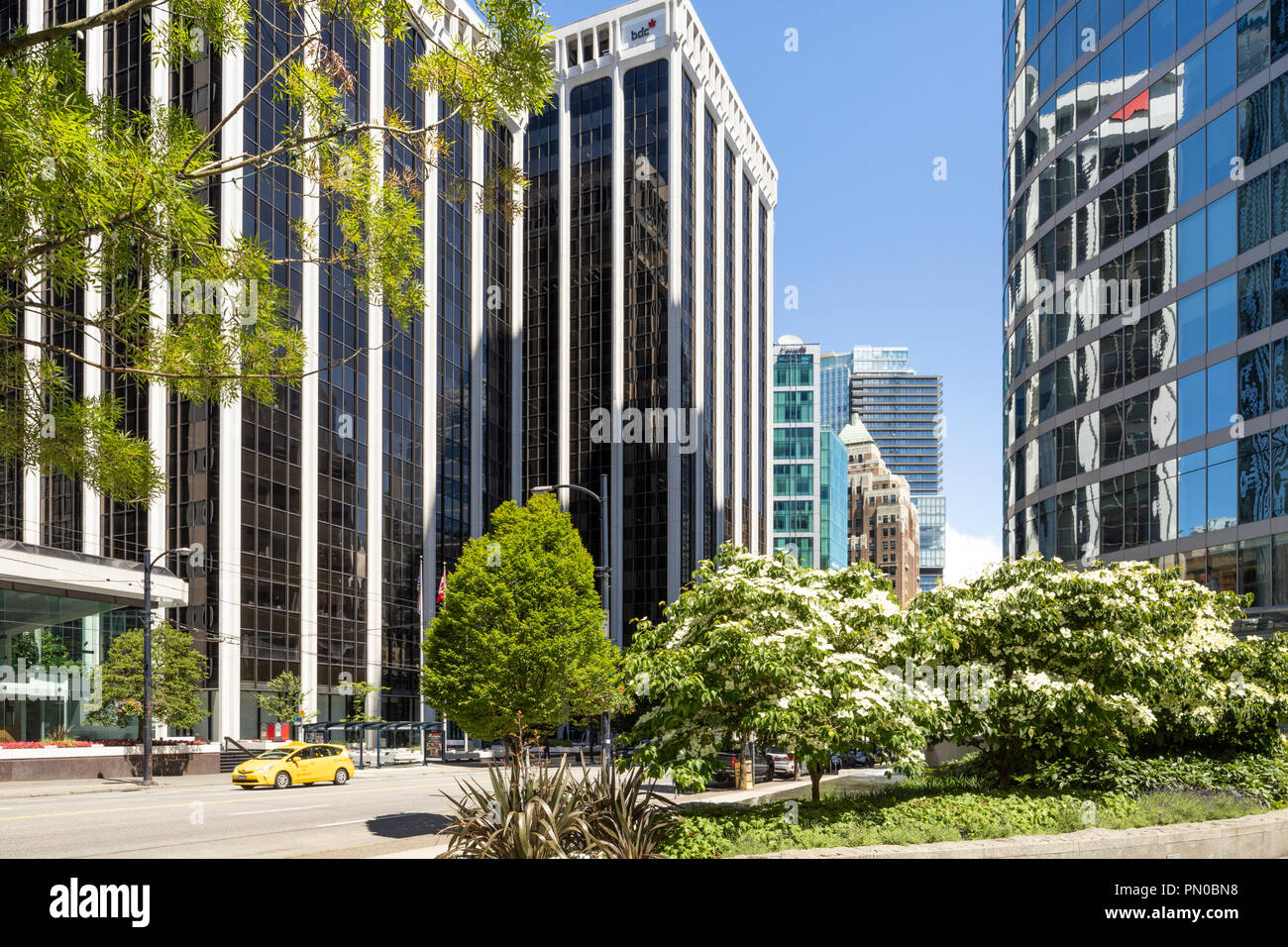 Hoher, moderner Architektur in der Burrard Street in der Innenstadt von Vancouver, British Columbia, Kanada - BDC-Bank auf der linken Seite Stockfoto