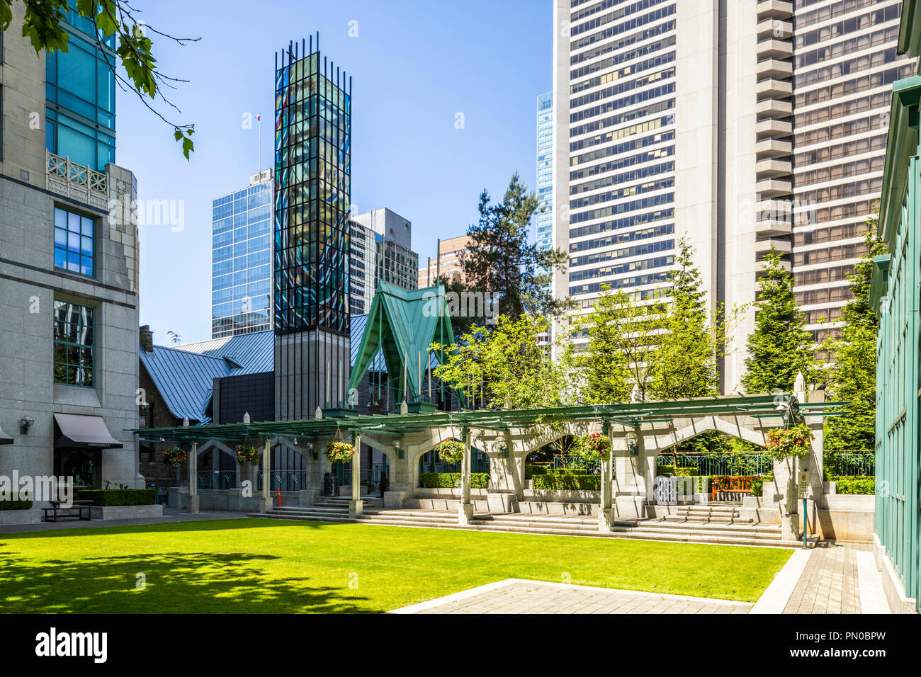 Kreuzgang Art Garten hinter Christus Kirche Anglikanische Kathedrale in der Burrard Street in der Innenstadt von Vancouver, British Columbia, Kanada Stockfoto
