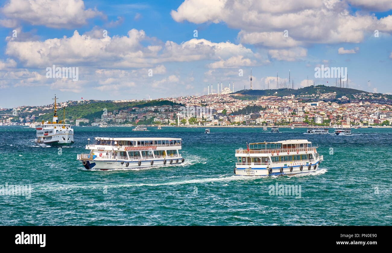 Boote auf dem Bosporus, Istanbul, Türkei Stockfoto